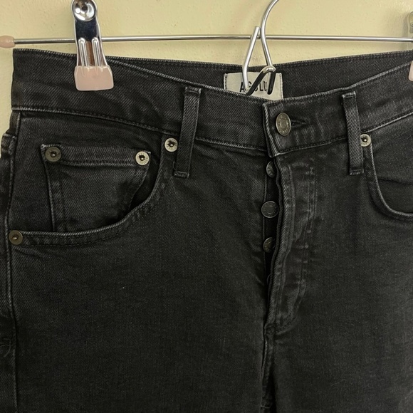 Agolde Carrie Skinny Bermuda Denim Shorts - Picture 9 of 12